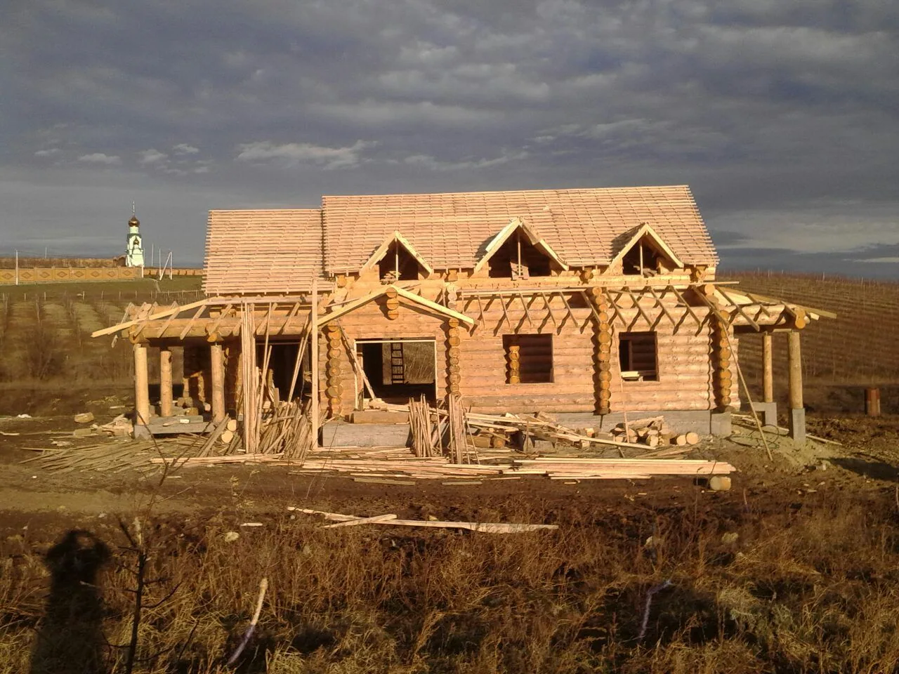 Large log home structure during wall and roof assembly